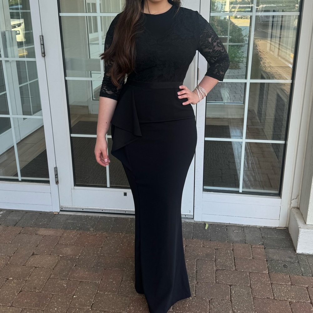 Elegant Black Lace Evening Gown